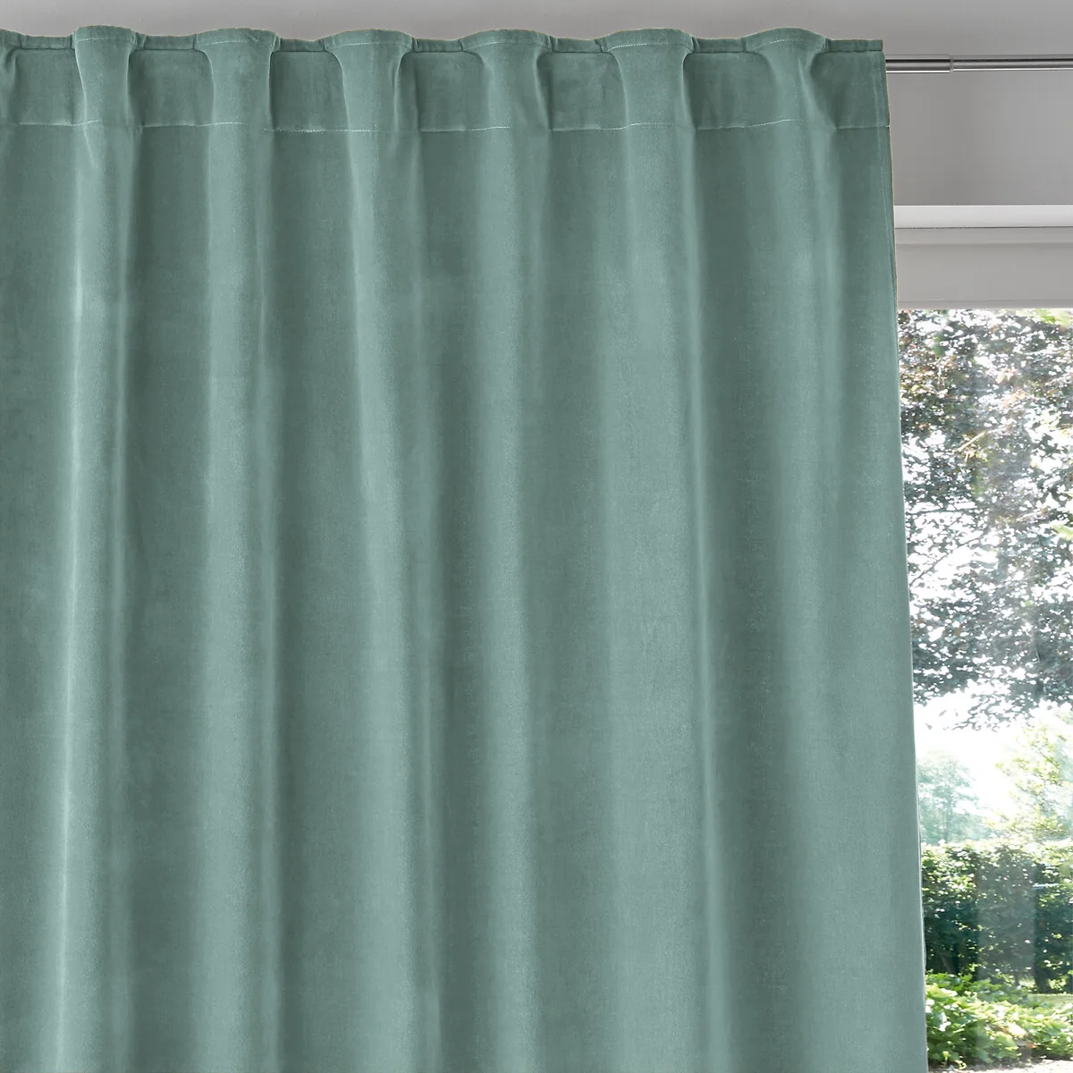 Velvet Single Hidden Tab Curtain – image 3