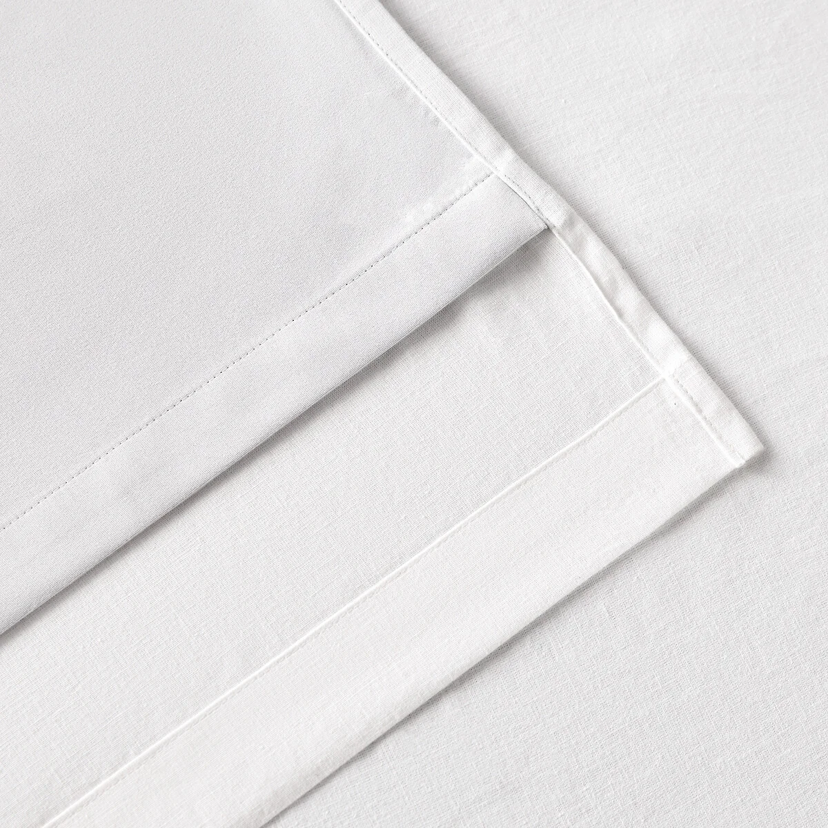 Lincot Hidden Tab Blackout Curtain – image 6