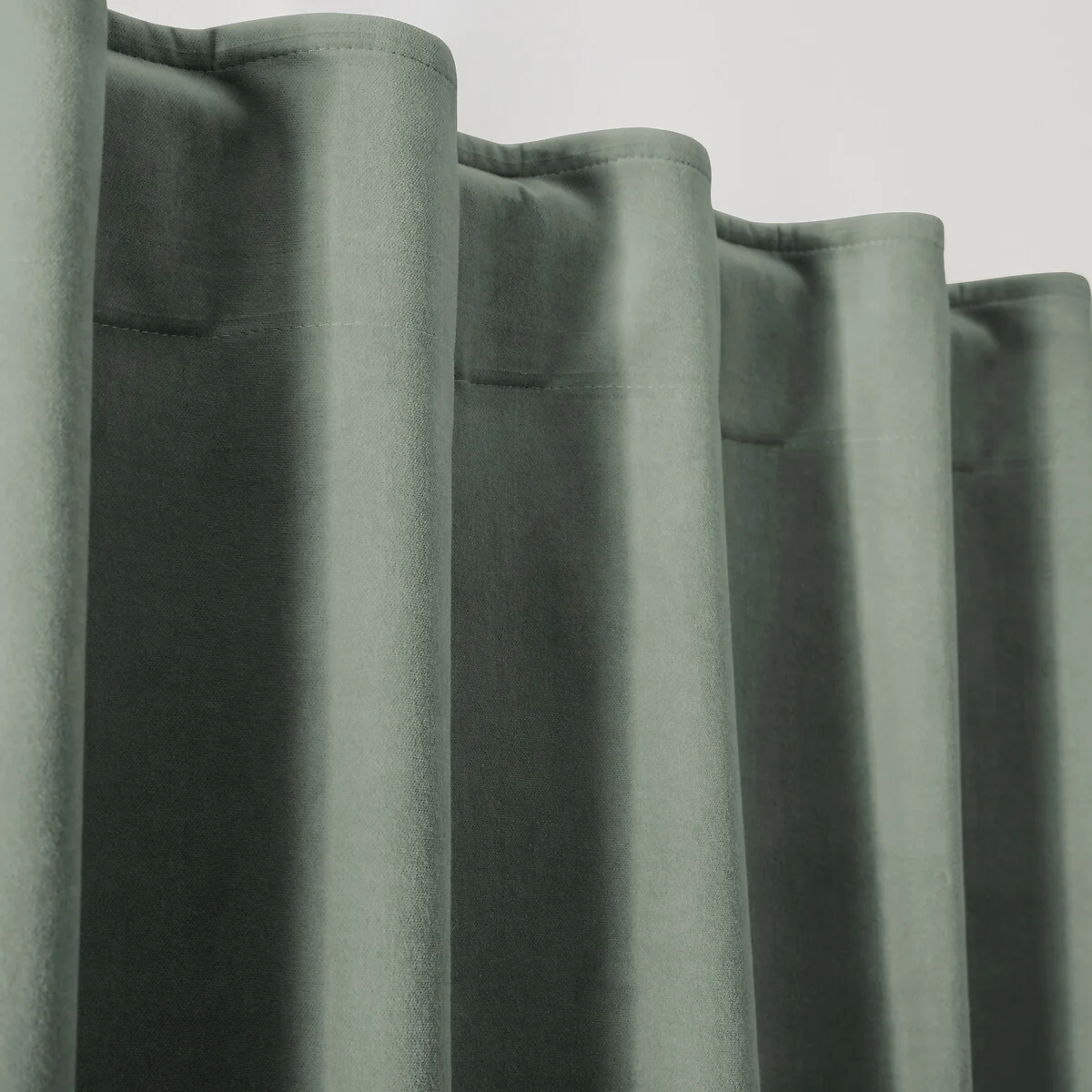 Velvet Thermal Curtain with Hidden Tabs – image 5