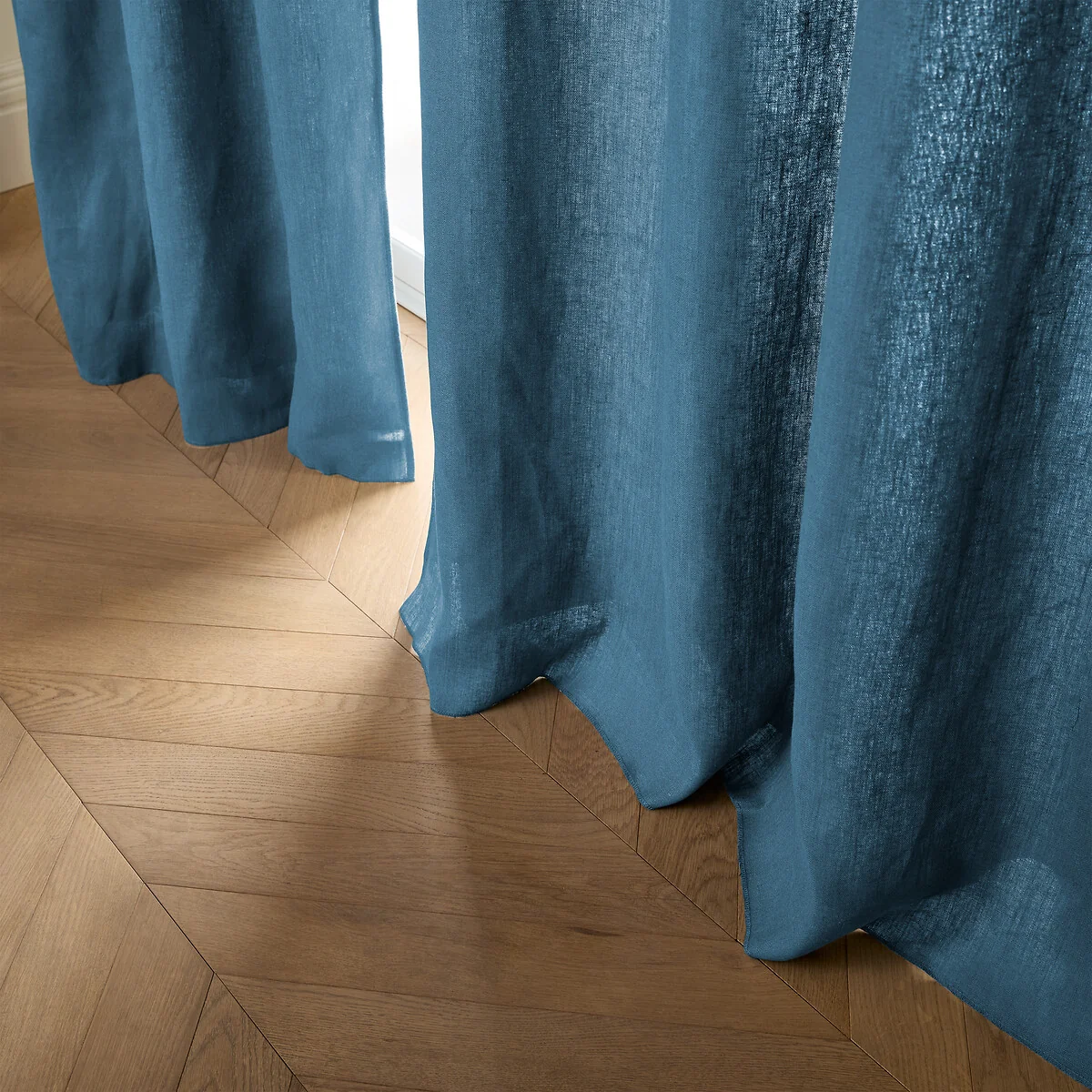Colin Linen Eyelet Curtain with Cotton Lining – image 3