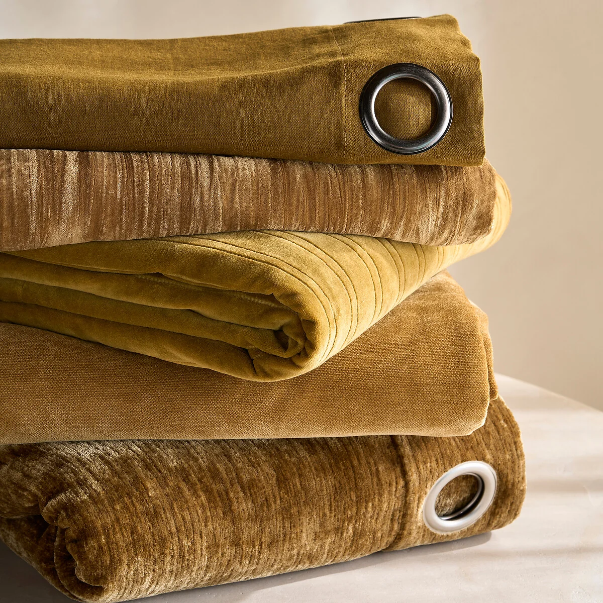 Calda Curtain in Velvet Look Chenille with Eyelets – image 3