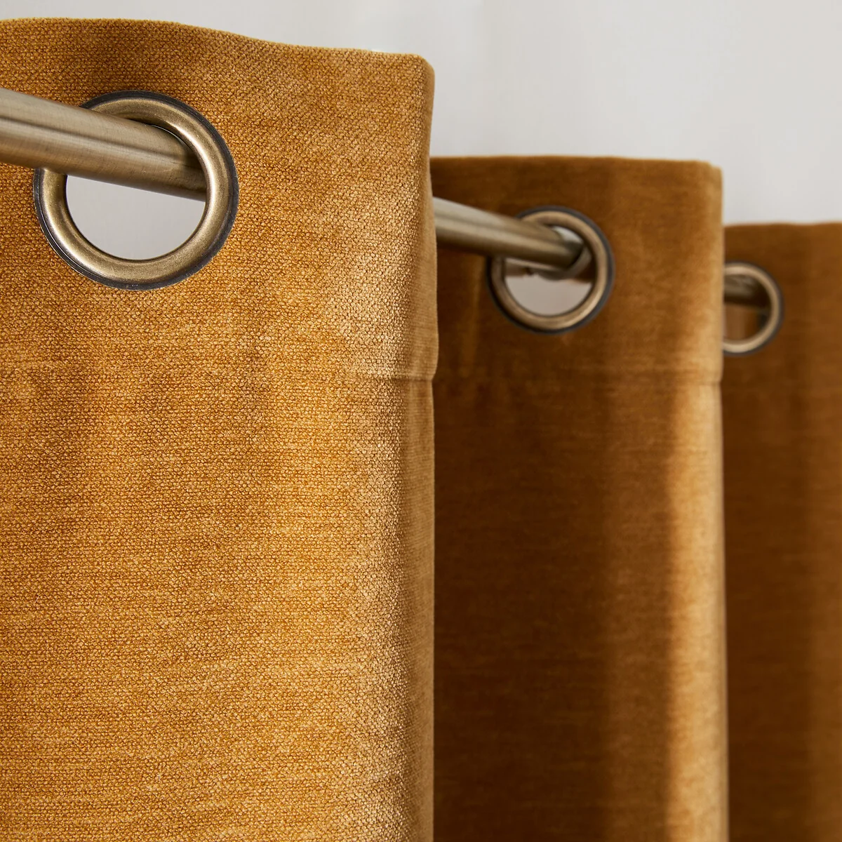Calda Curtain in Velvet Look Chenille with Eyelets – image 7