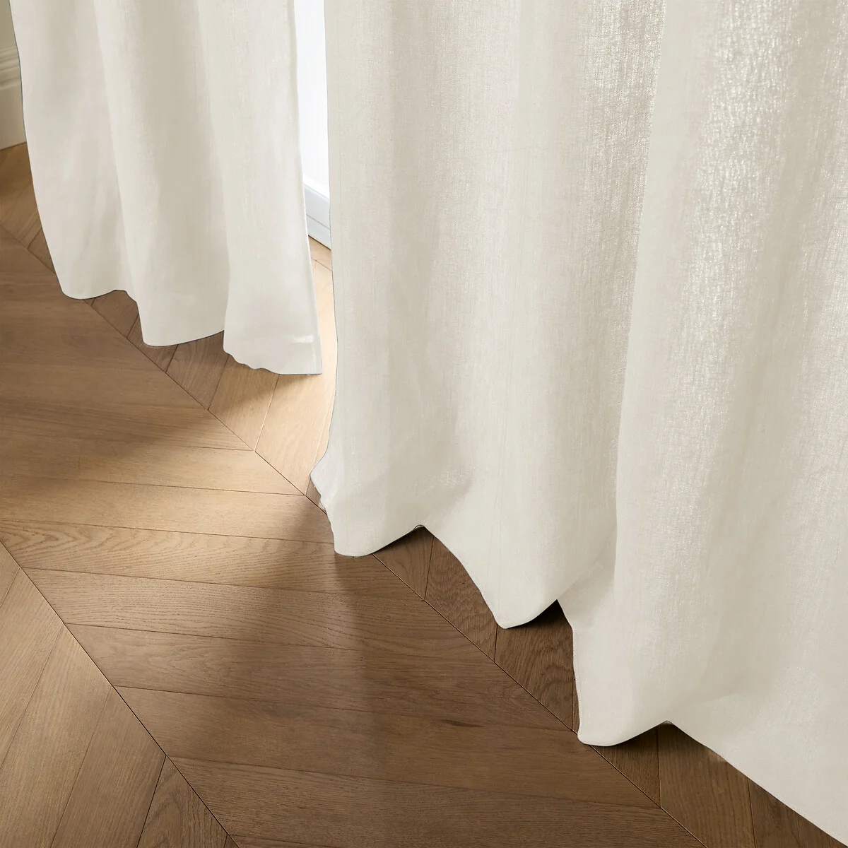 Colin Linen Eyelet Curtain with Cotton Lining – image 3