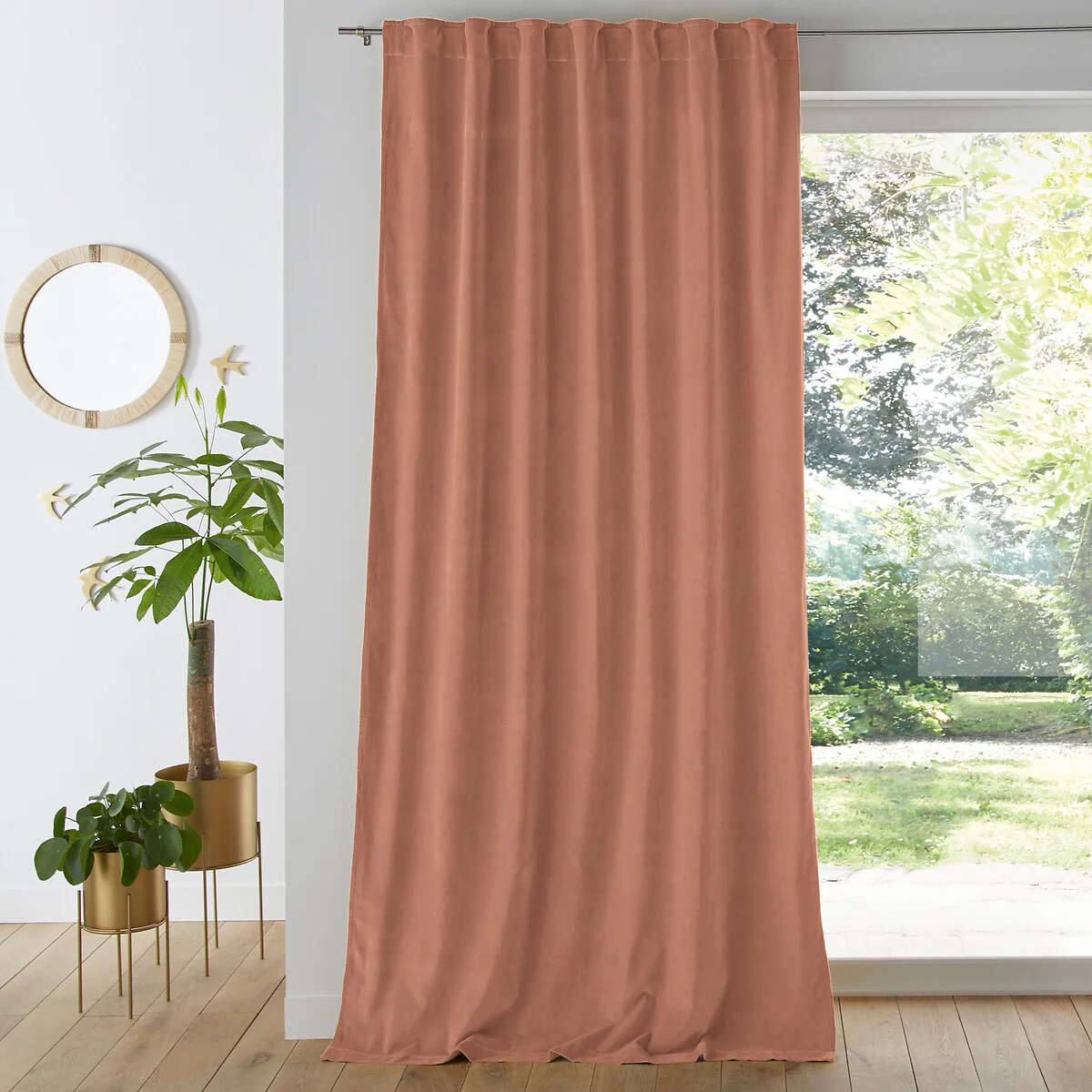 Velvet Single Hidden Tab Curtain – image 1