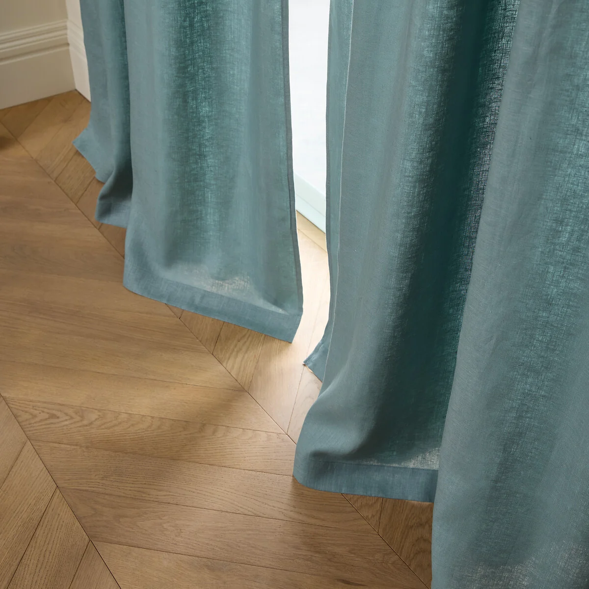 Private Curtain in Lined Washed Linen with Concealed Tabs – image 2