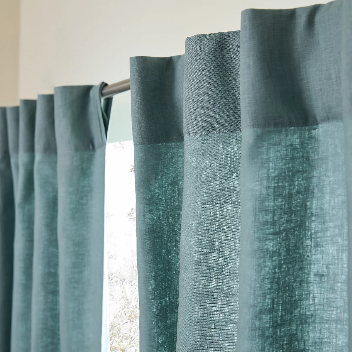 Private Curtain in Lined Washed Linen with Concealed Tabs – image 3