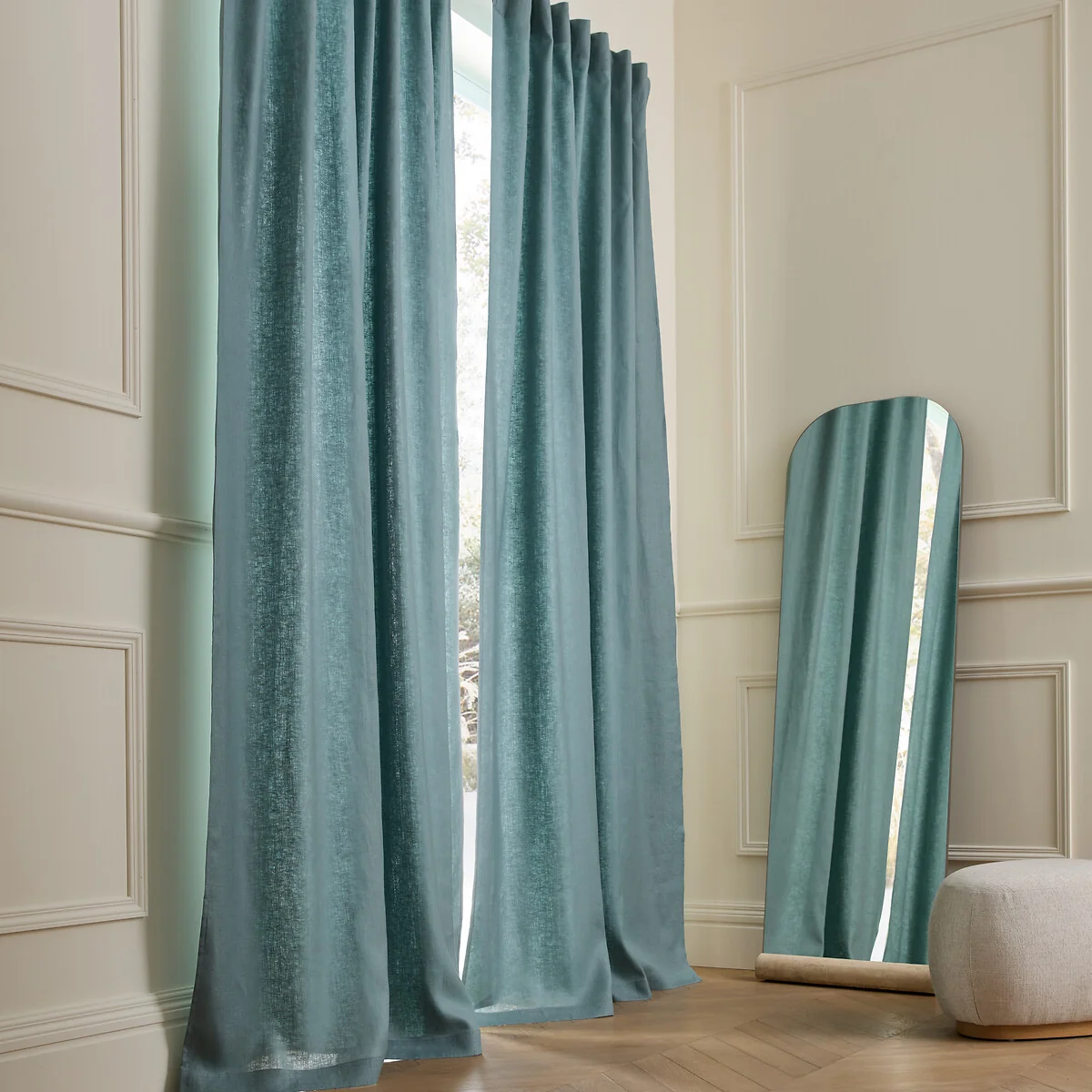 Private Curtain in Lined Washed Linen with Concealed Tabs – image 1