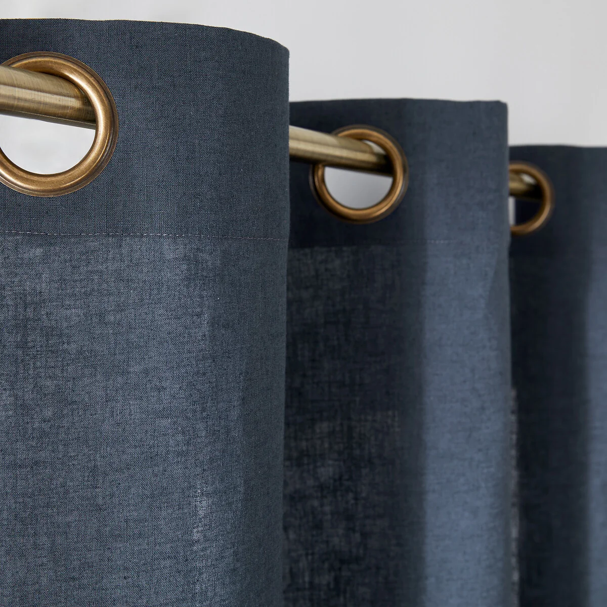 Lincot Metal Eyelet Curtain – image 5