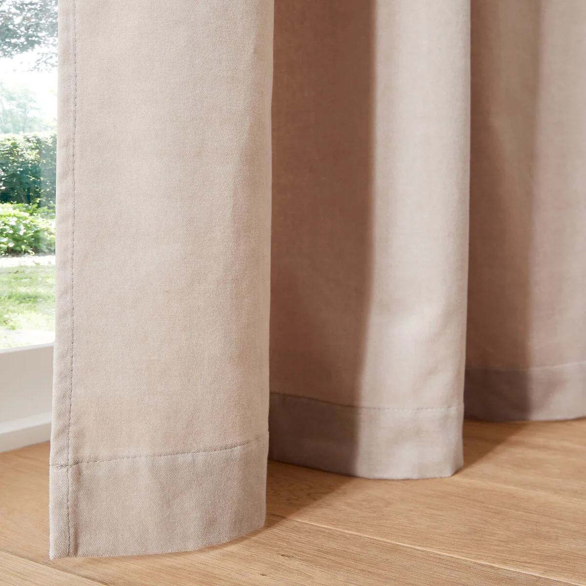 Velvet Single Hidden Tab Curtain – image 4
