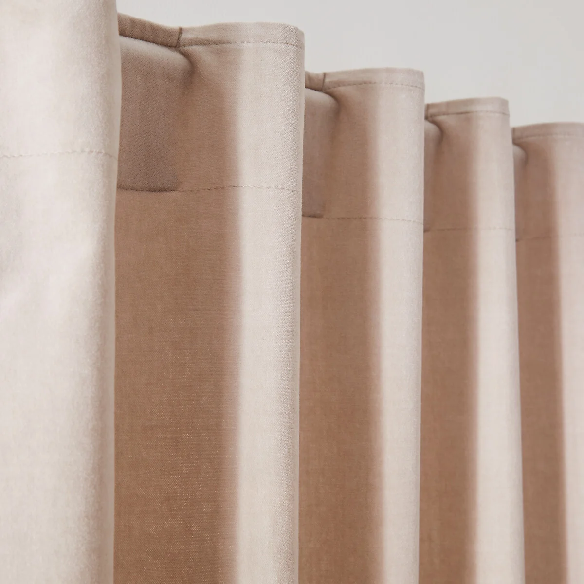 Velvet Single Hidden Tab Curtain – image 6