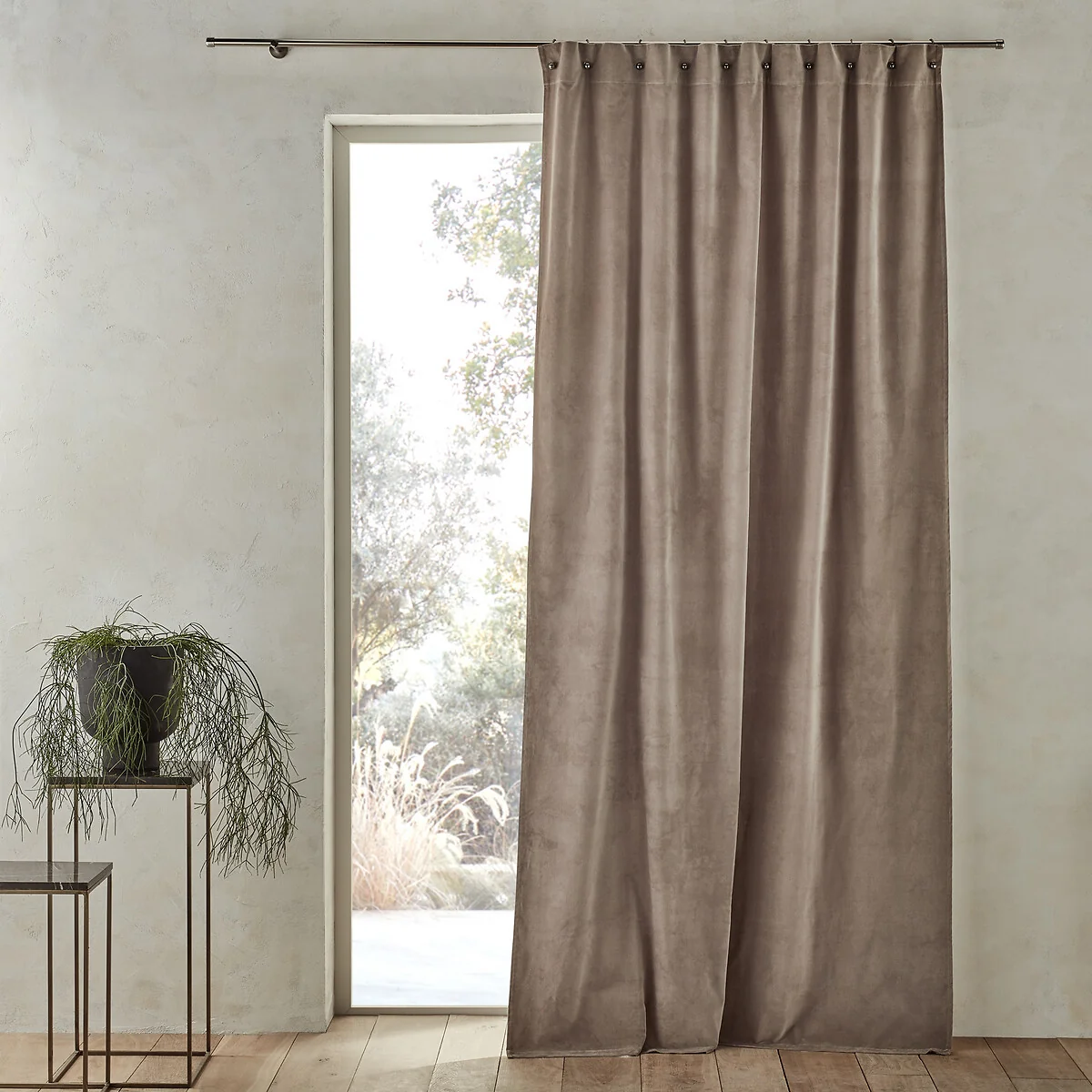 Lavezzi Single Velvet Curtain with Little Eyelets – image 1