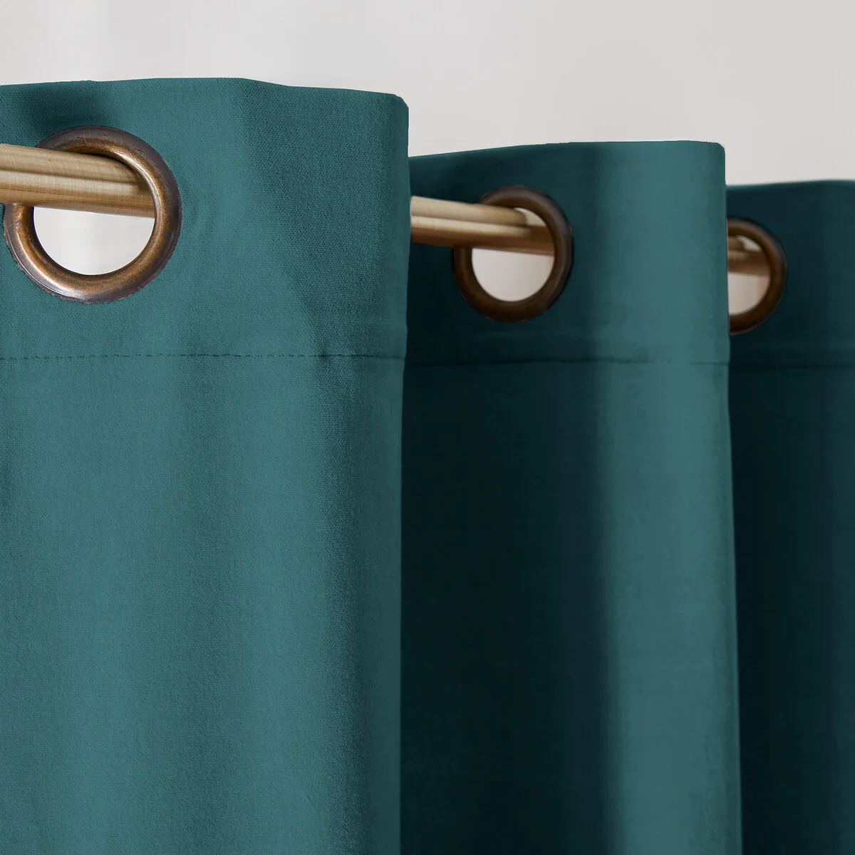 Velvet Eyelet Curtain – image 5
