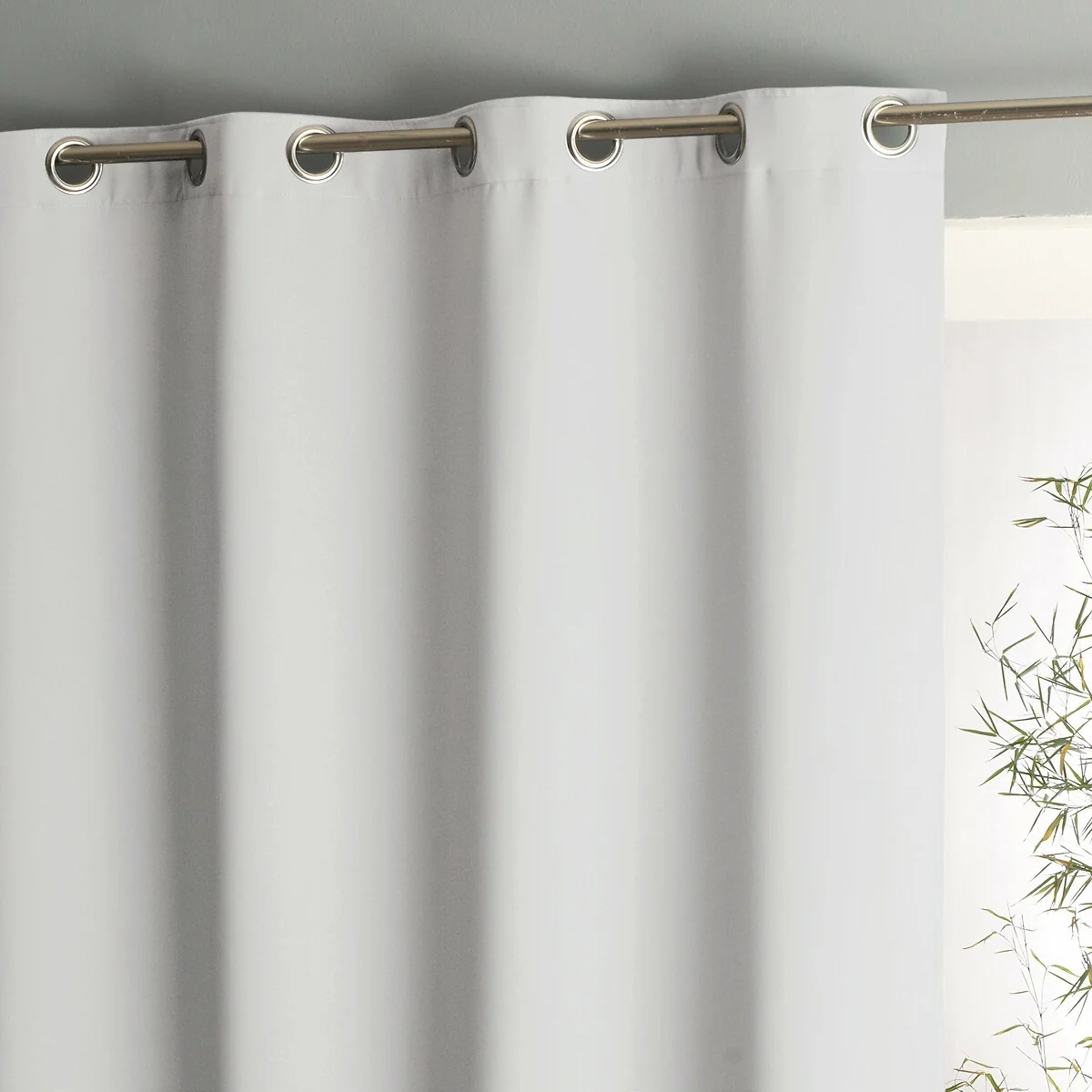Voda Blackout Radiator Curtain with Eyelets – image 1