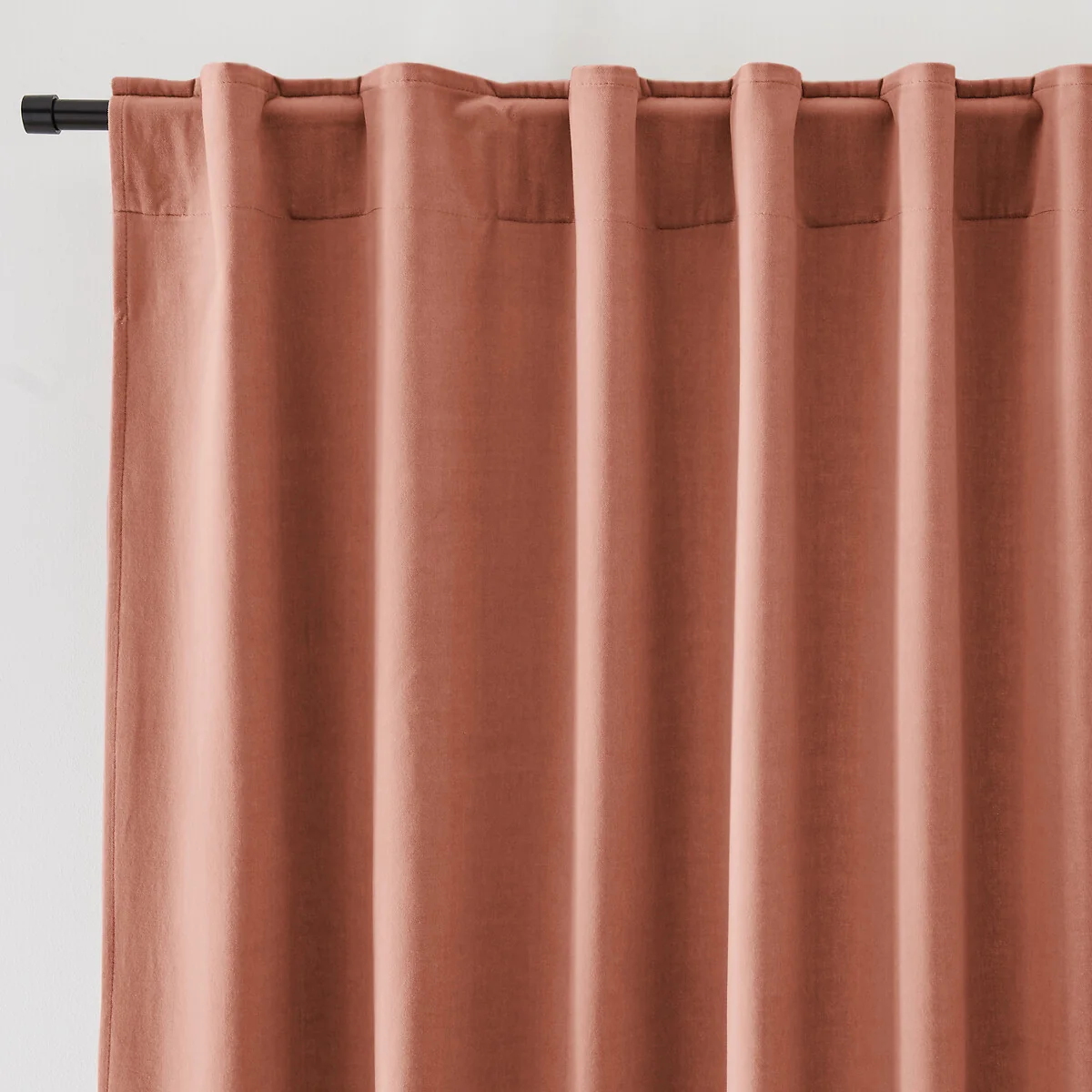 Velvet Single Hidden Tab Curtain – image 2