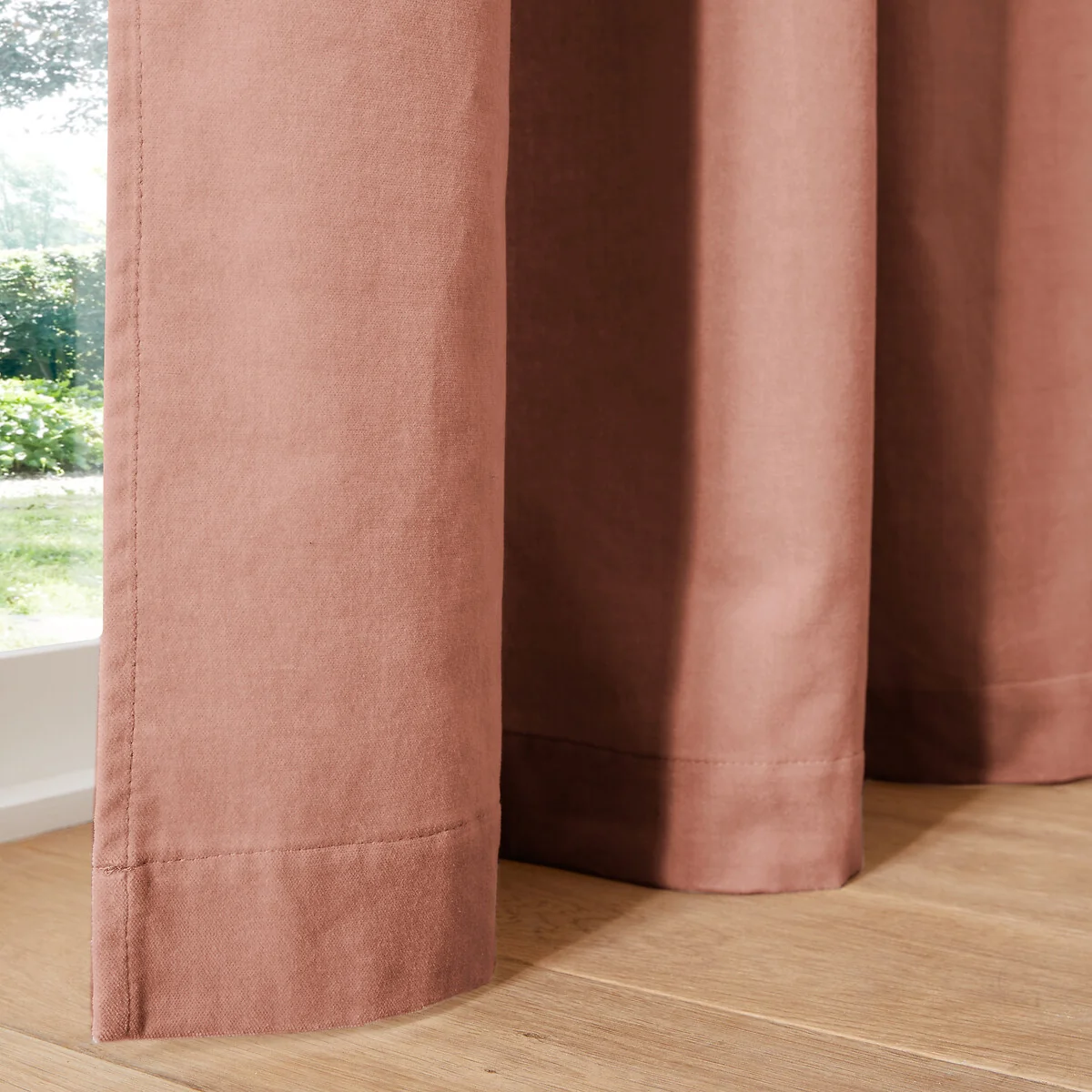 Velvet Single Hidden Tab Curtain – image 4