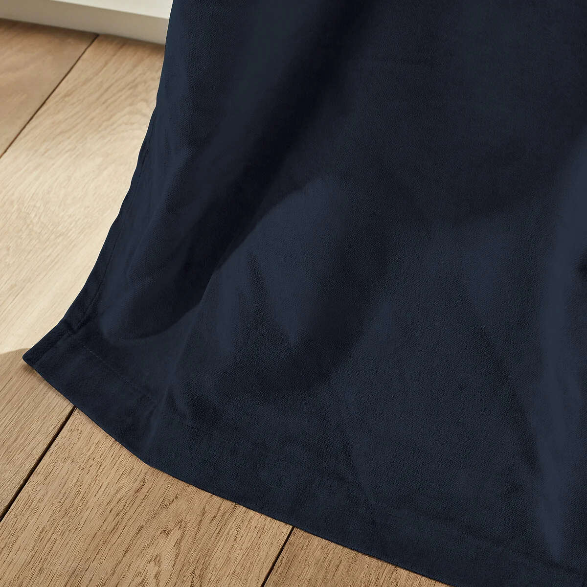 Lavezzi Single Velvet Curtain with Little Eyelets – image 3