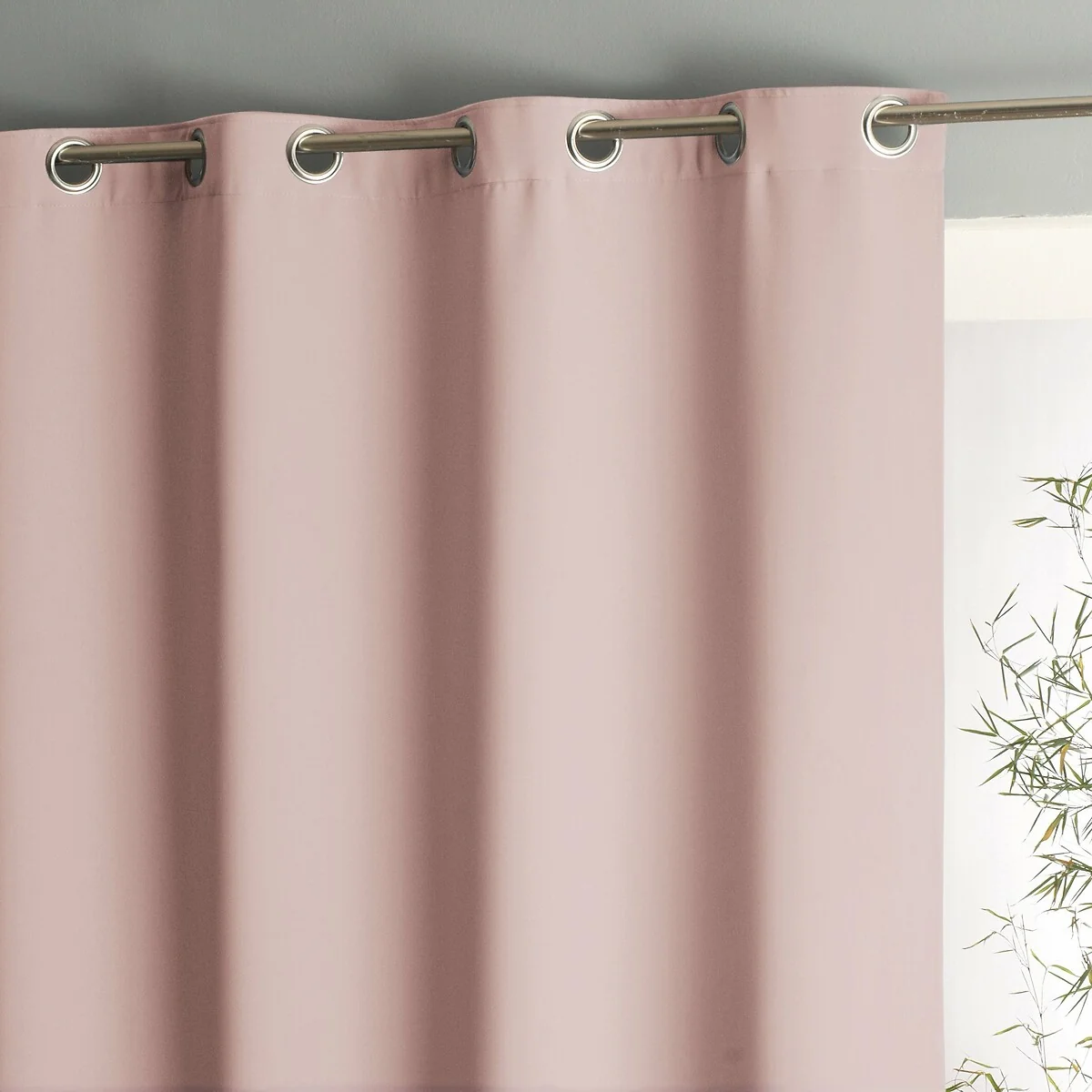 Voda Blackout Radiator Curtain with Eyelets – image 1