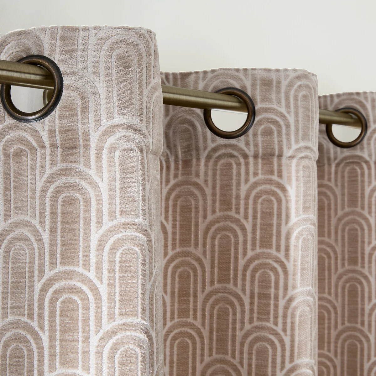 Dolce Textured Velvet Light-Filtering Eyelet Curtain – image 5