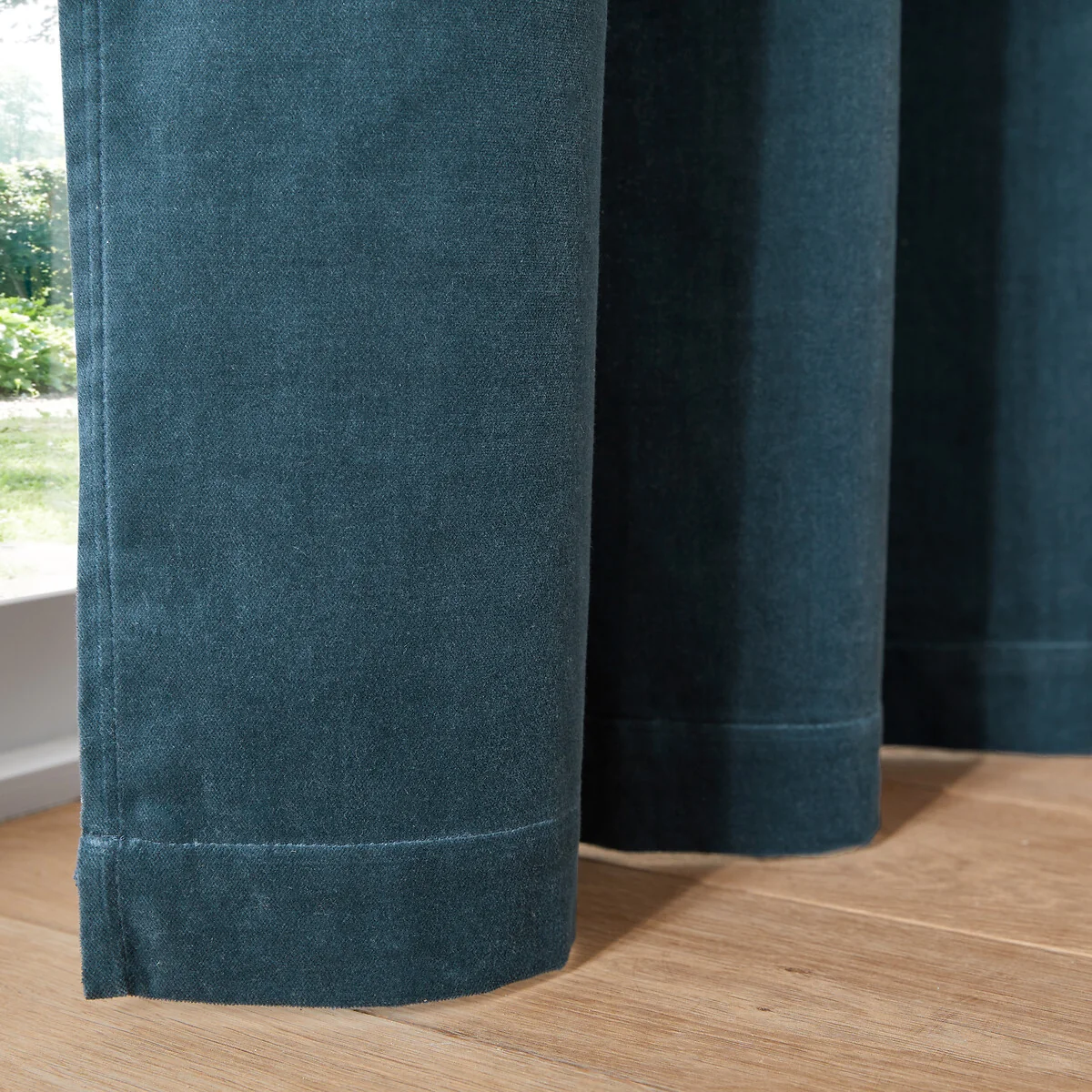 Velvet Single Hidden Tab Curtain – image 4