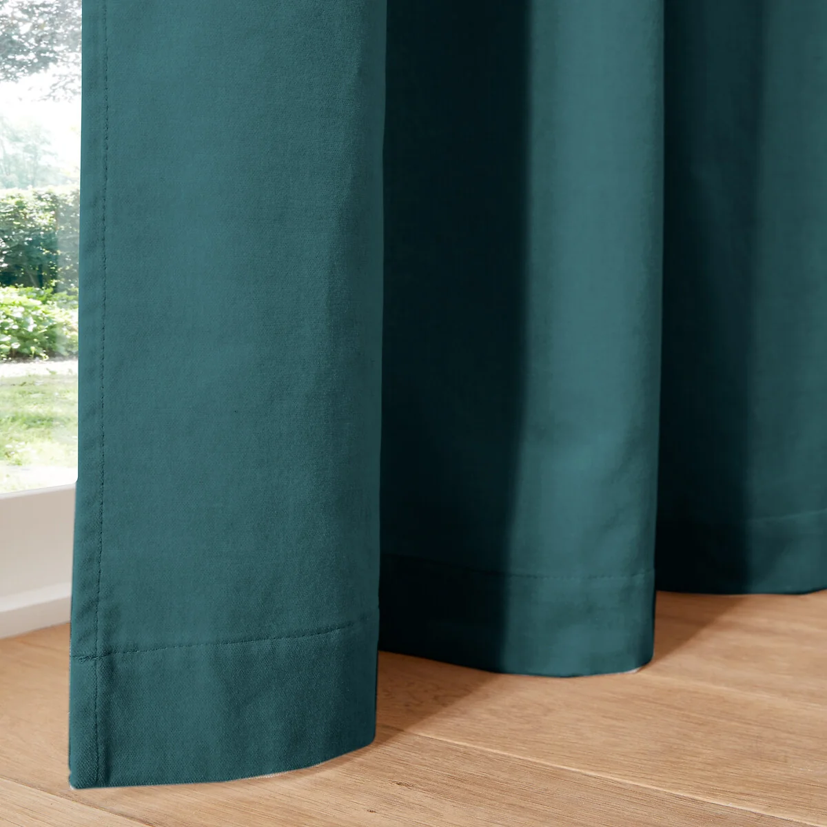 Velvet Single Hidden Tab Curtain – image 4