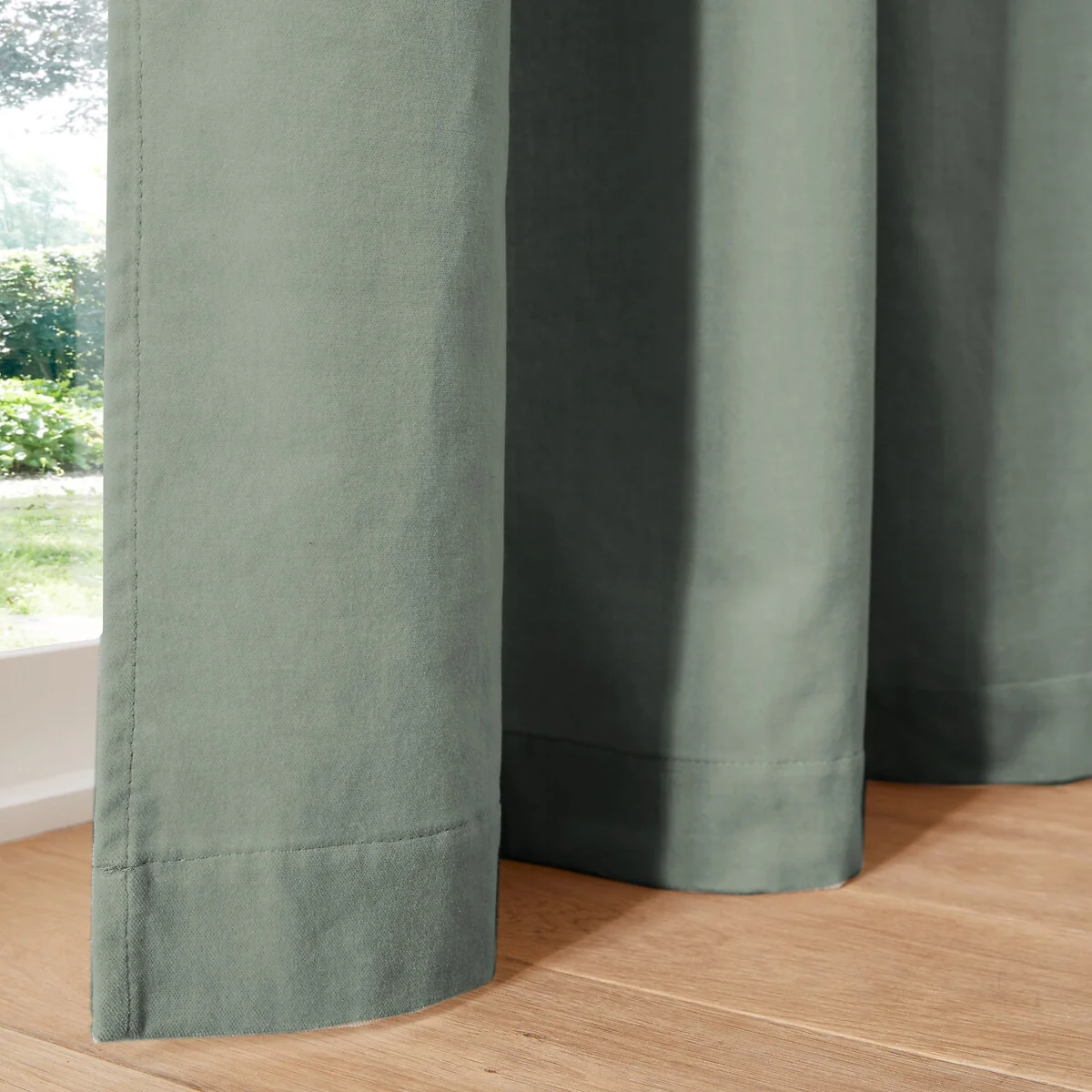 Velvet Single Hidden Tab Curtain – image 4