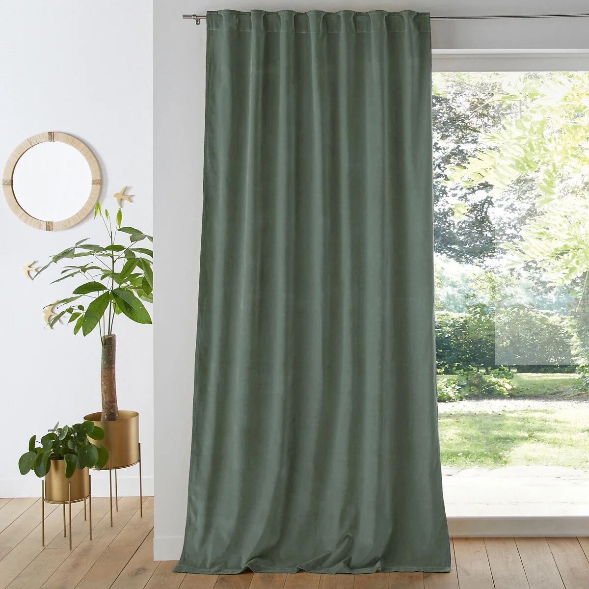 Velvet Single Hidden Tab Curtain – image 1