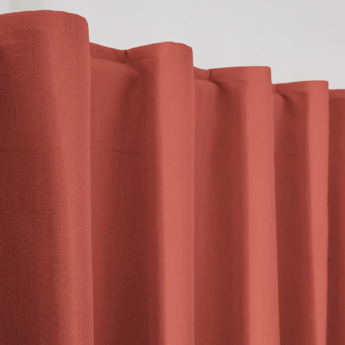 Lincot Hidden Tab Blackout Curtain – image 4