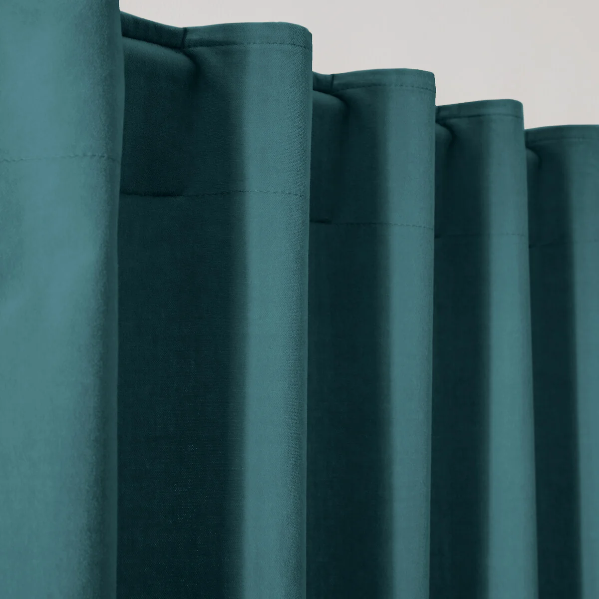 Velvet Single Hidden Tab Curtain – image 6