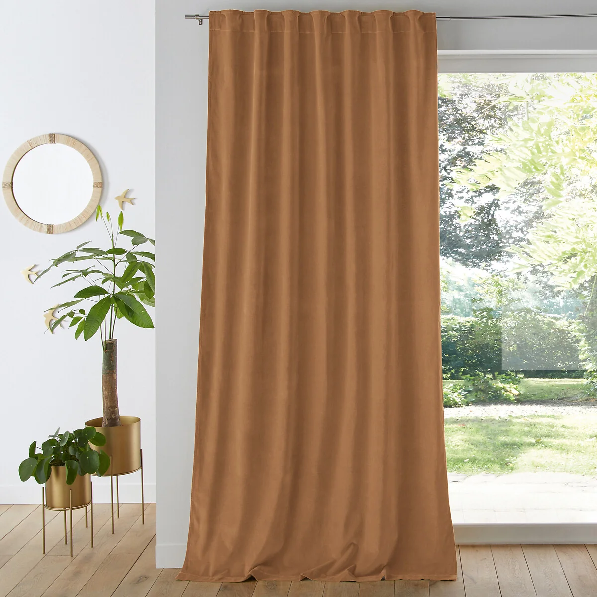 Velvet Single Hidden Tab Curtain – image 1