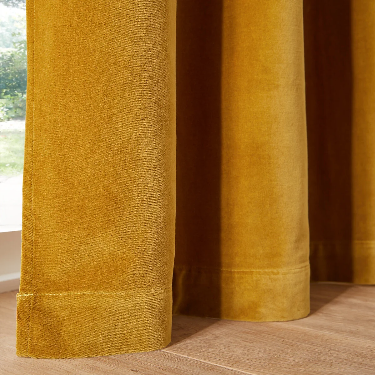 Velvet Single Hidden Tab Curtain – image 4