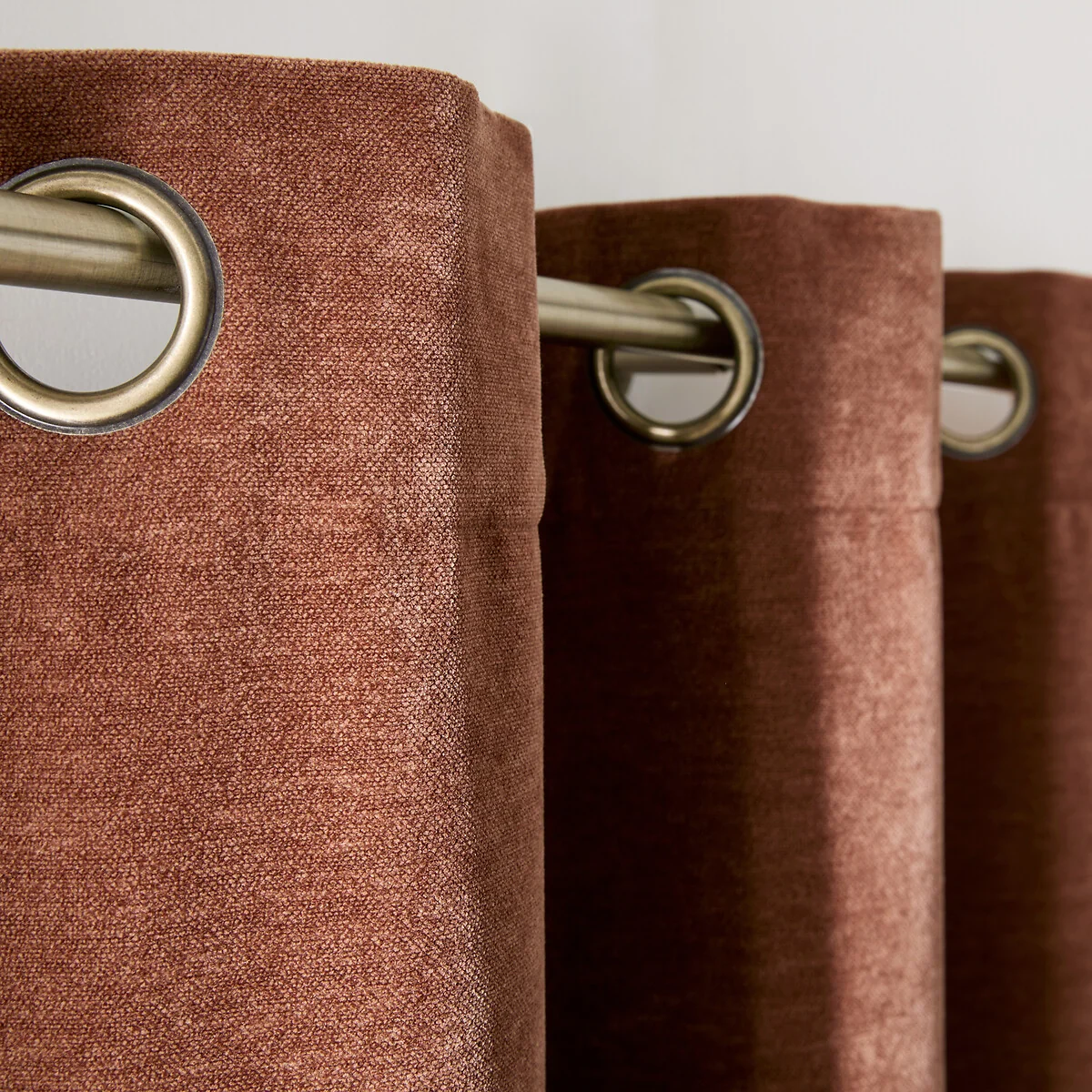 Calda Curtain in Velvet Look Chenille with Eyelets – image 5