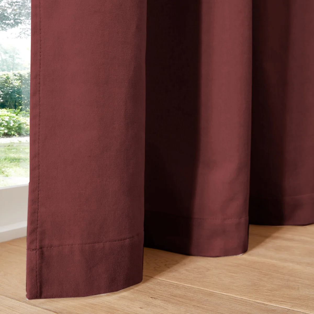 Velvet Single Hidden Tab Curtain – image 4