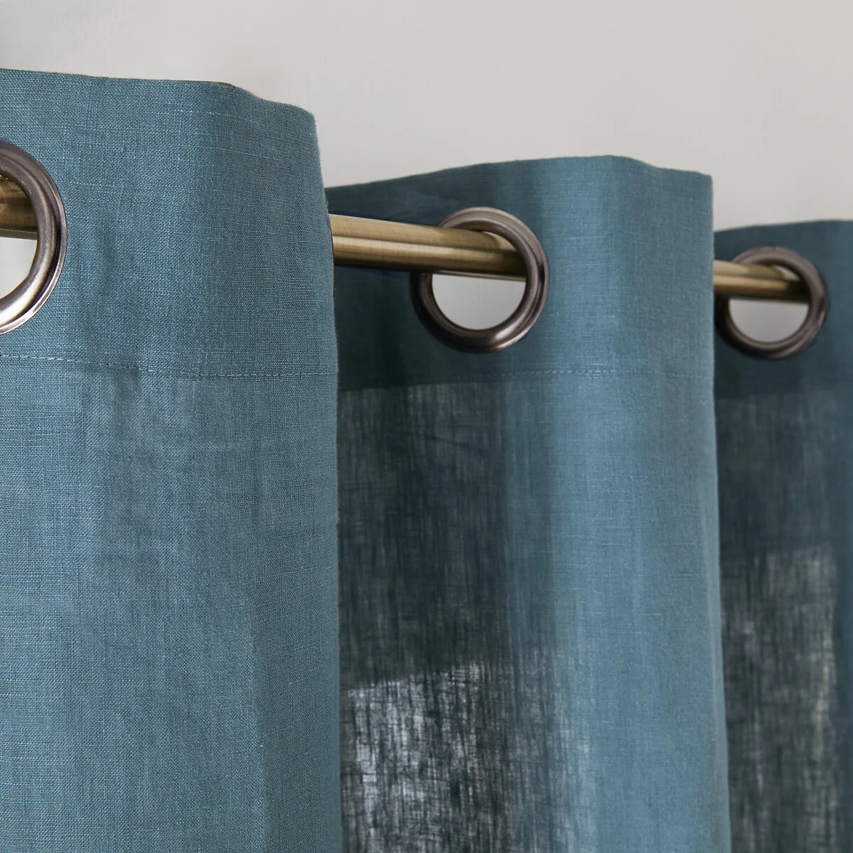 Onega 100% Washed Linen Radiator Curtain with Eyelets – image 4