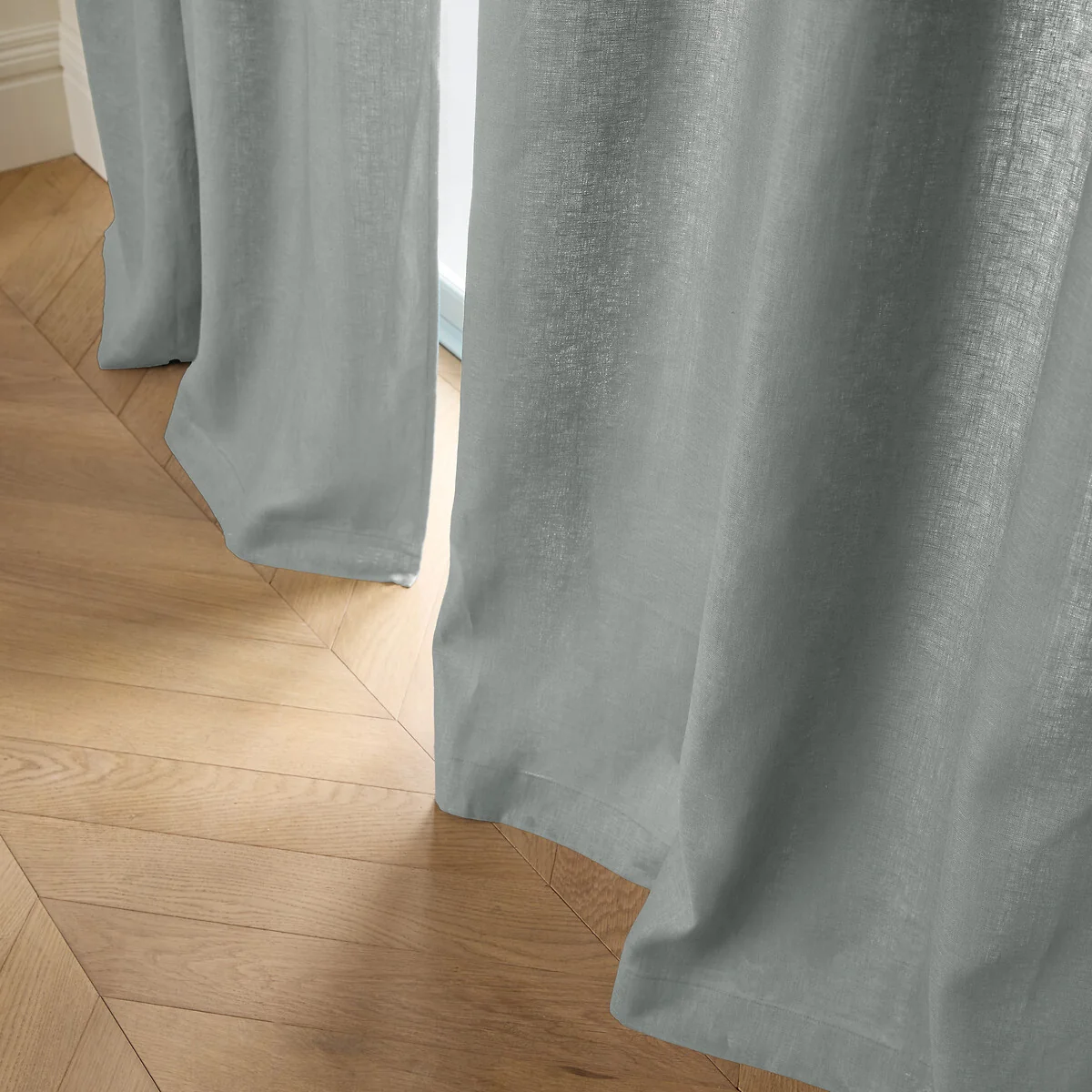 Private Curtain in Lined Washed Linen with Concealed Tabs – image 2