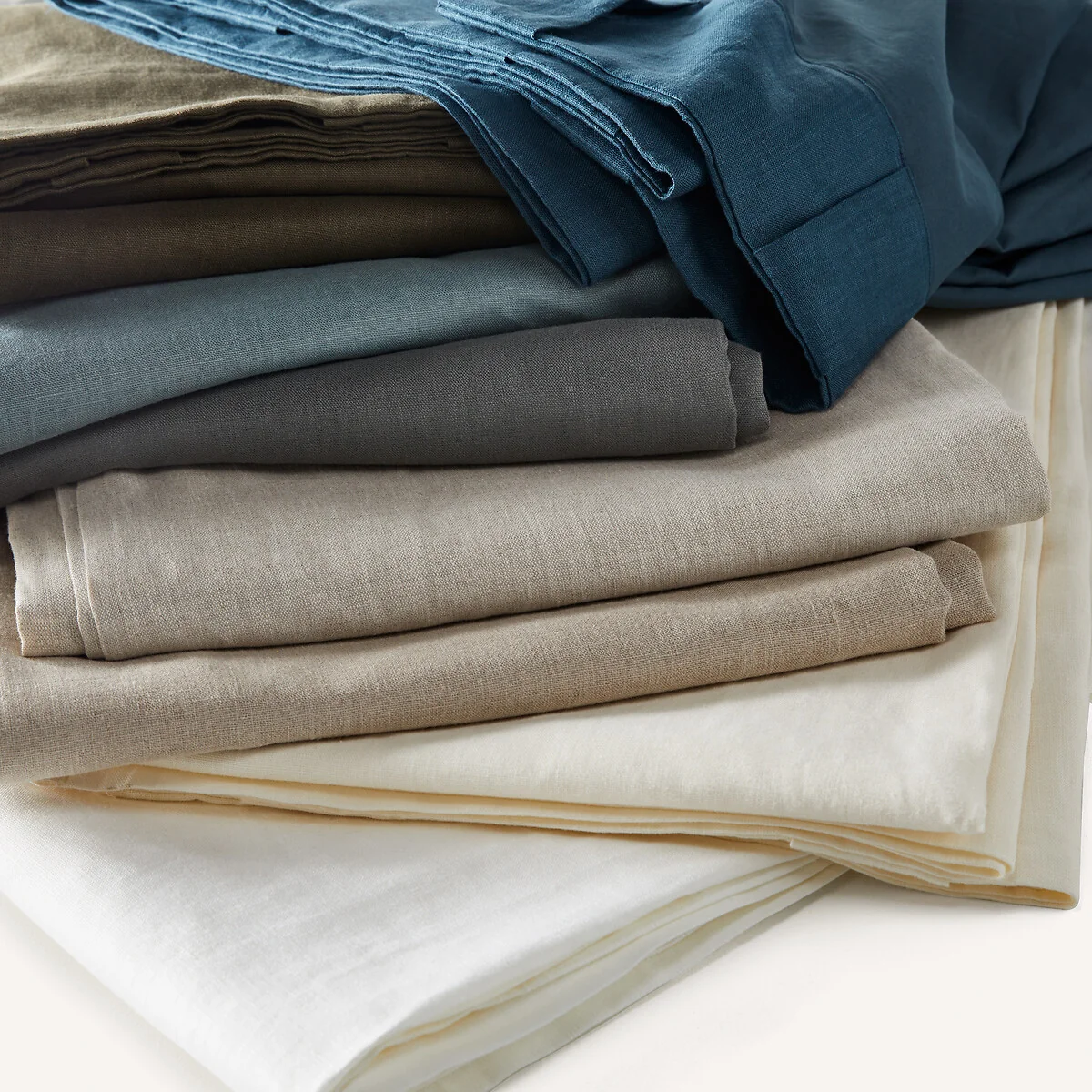 Private Curtain in Lined Washed Linen with Concealed Tabs – image 7