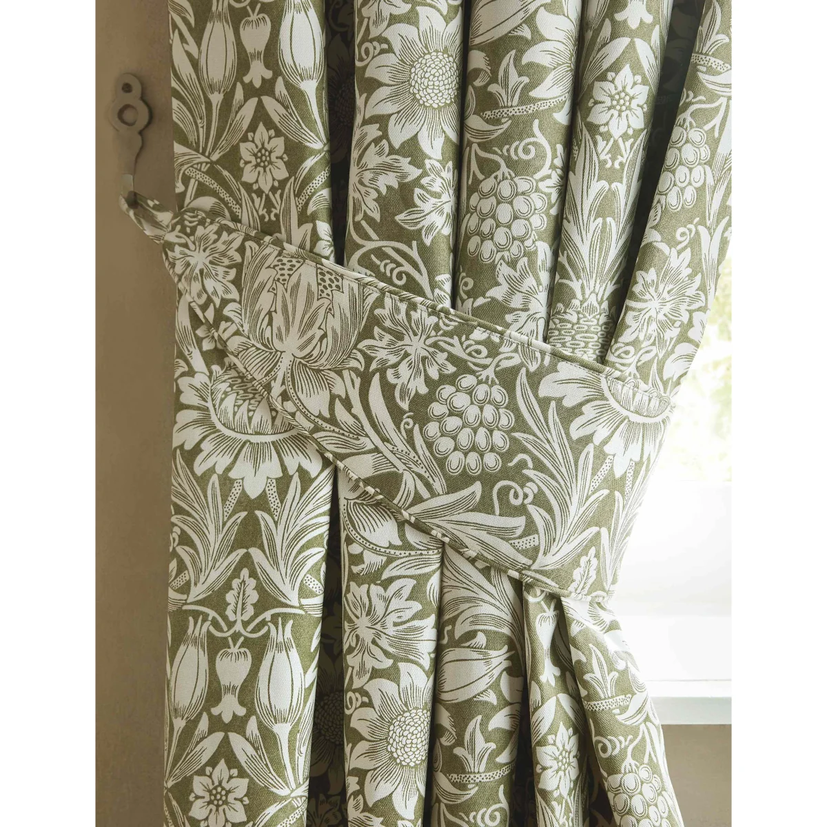 William Morris At Home Sunflower Pencil Pleat Blackout Curtains Green Mix – image 3