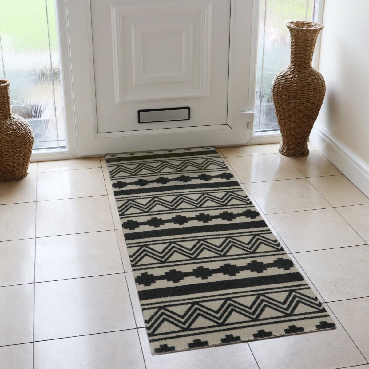 JVL Mega Latex Aztec Runner Black – image 1