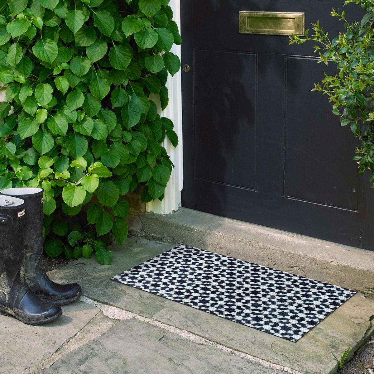 Trendy Brush Starry Tiles Doormat in Black White – image 1