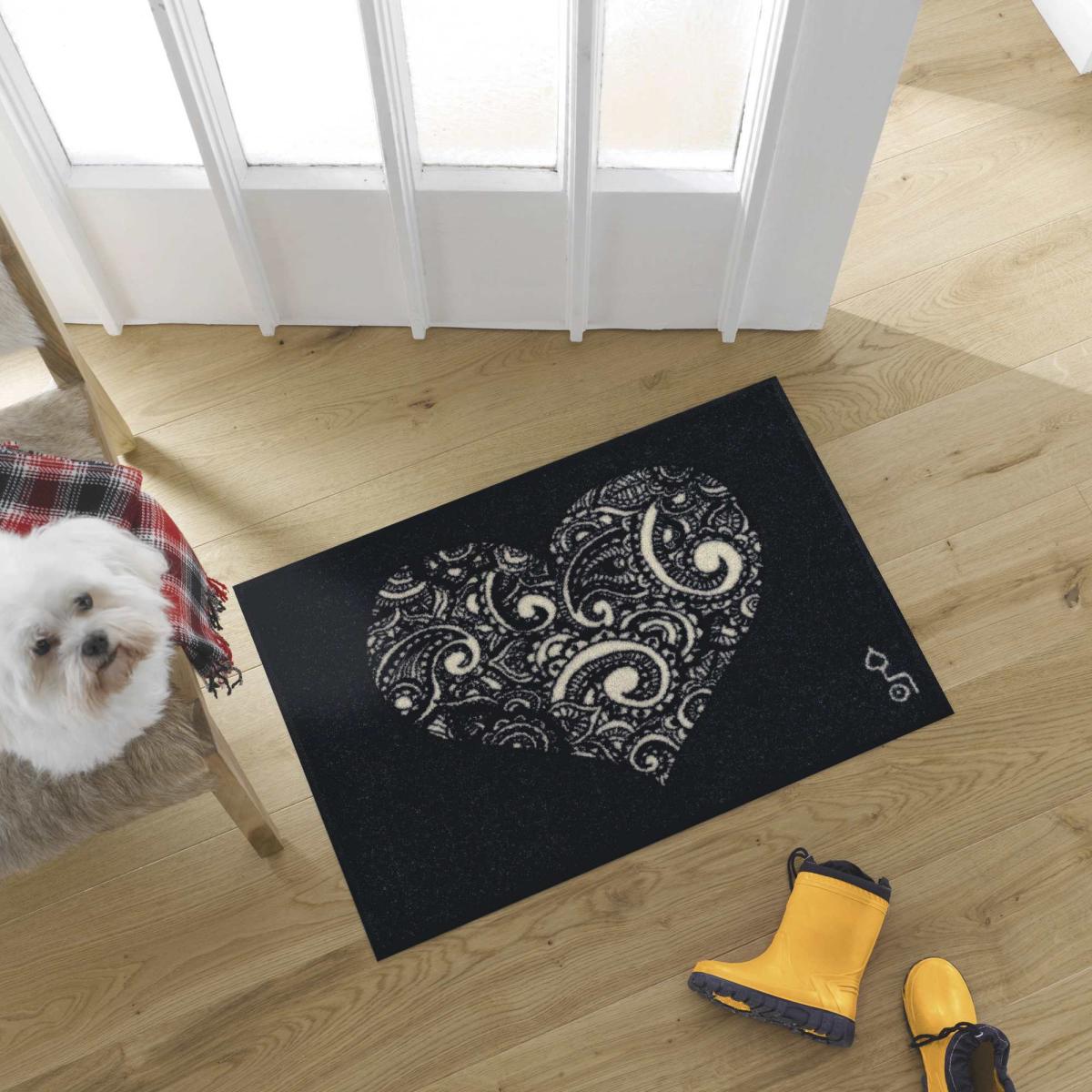 Liebe Ist Alles Heart Washable Floor Mats in Black White – image 2
