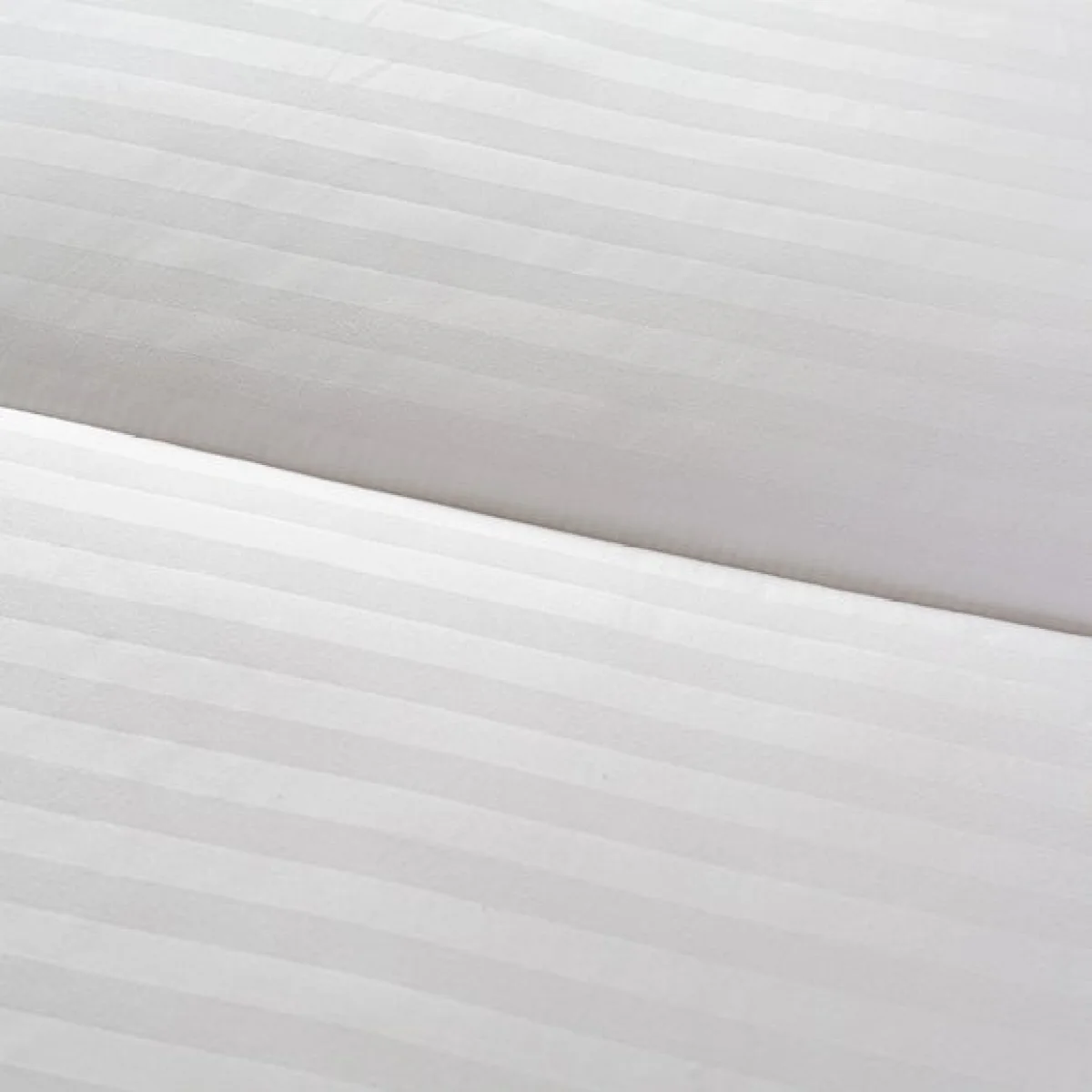 Snuggledown Luxurious Hotel 13.5 Tog Duvet White – image 3