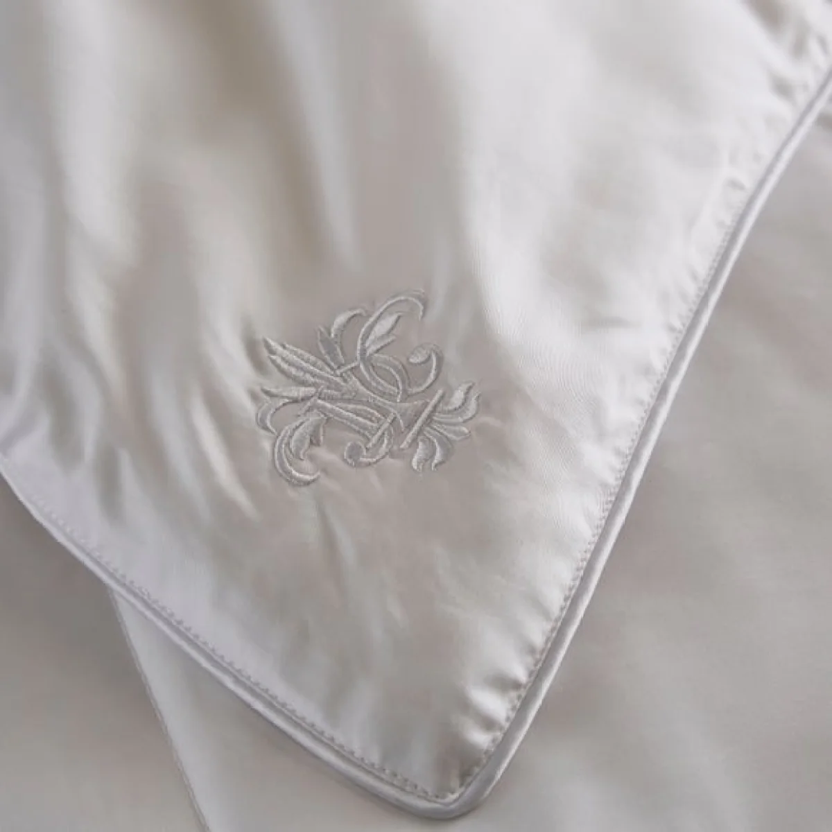 Dorma Luxury Temperature Control 100% Tencel 10.5 Tog Duvet – image 3