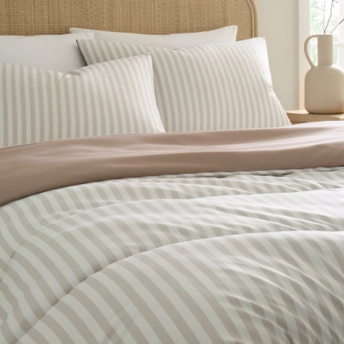 Coverless Striped 10.5 Tog Duvet – image 2