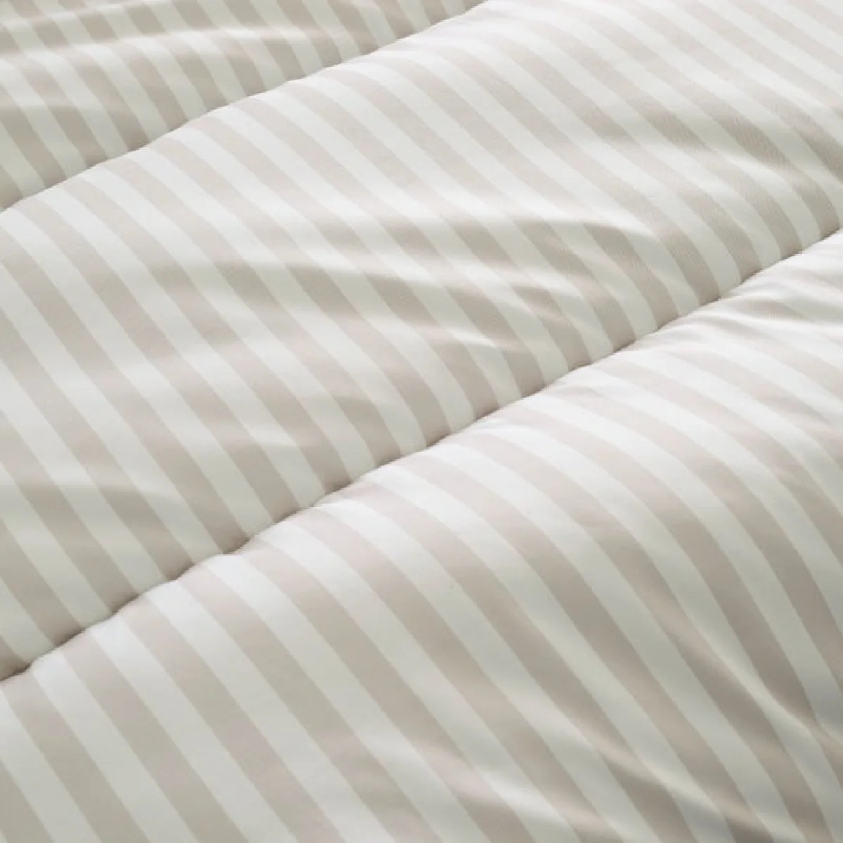 Coverless Striped 10.5 Tog Duvet – image 3