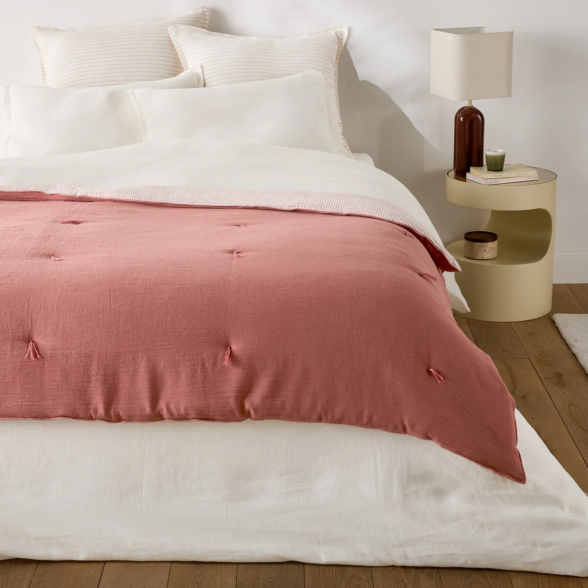 Boisseau Plain/Striped Linen/Cotton Quilted Duvet – image 1