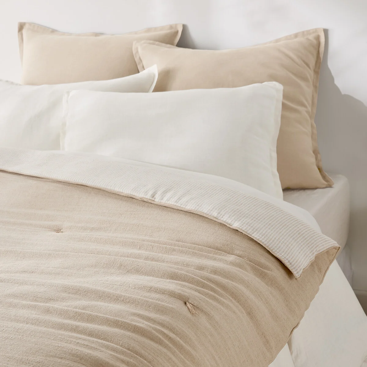 Boisseau Plain/Striped Linen/Cotton Quilted Duvet – image 3