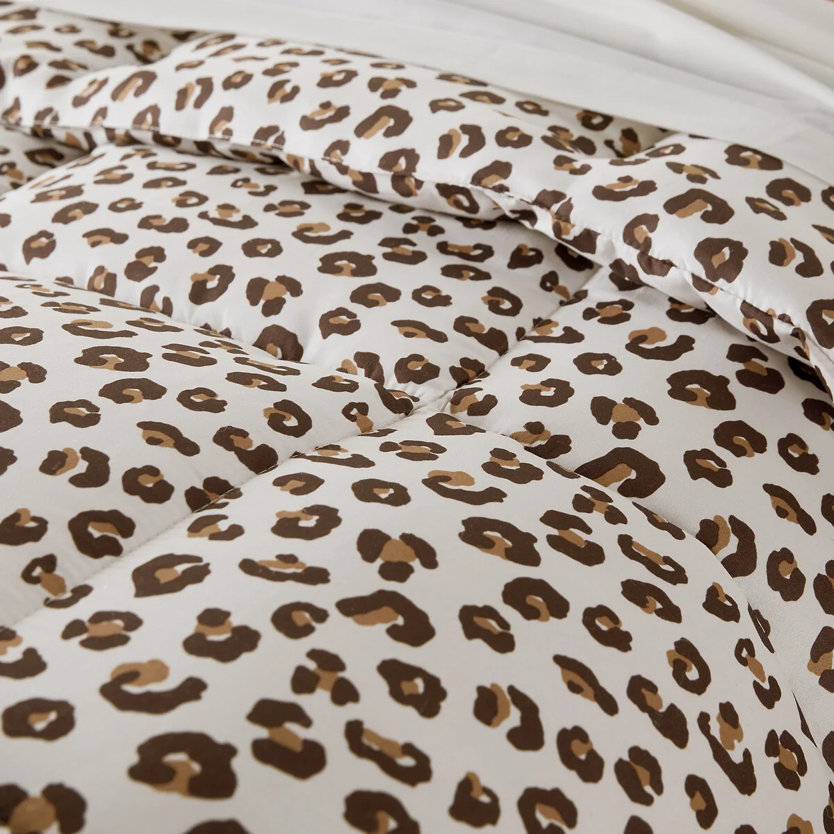 Leopold Leopard Print Recycled Microfibre Duvet – image 3