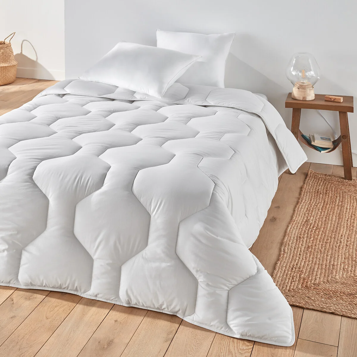 Synthetic Summer Duvet – image 1