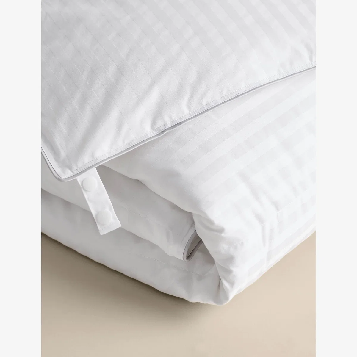 M&S Hungarian Goose Down 7.5 Tog Duvet White – image 1