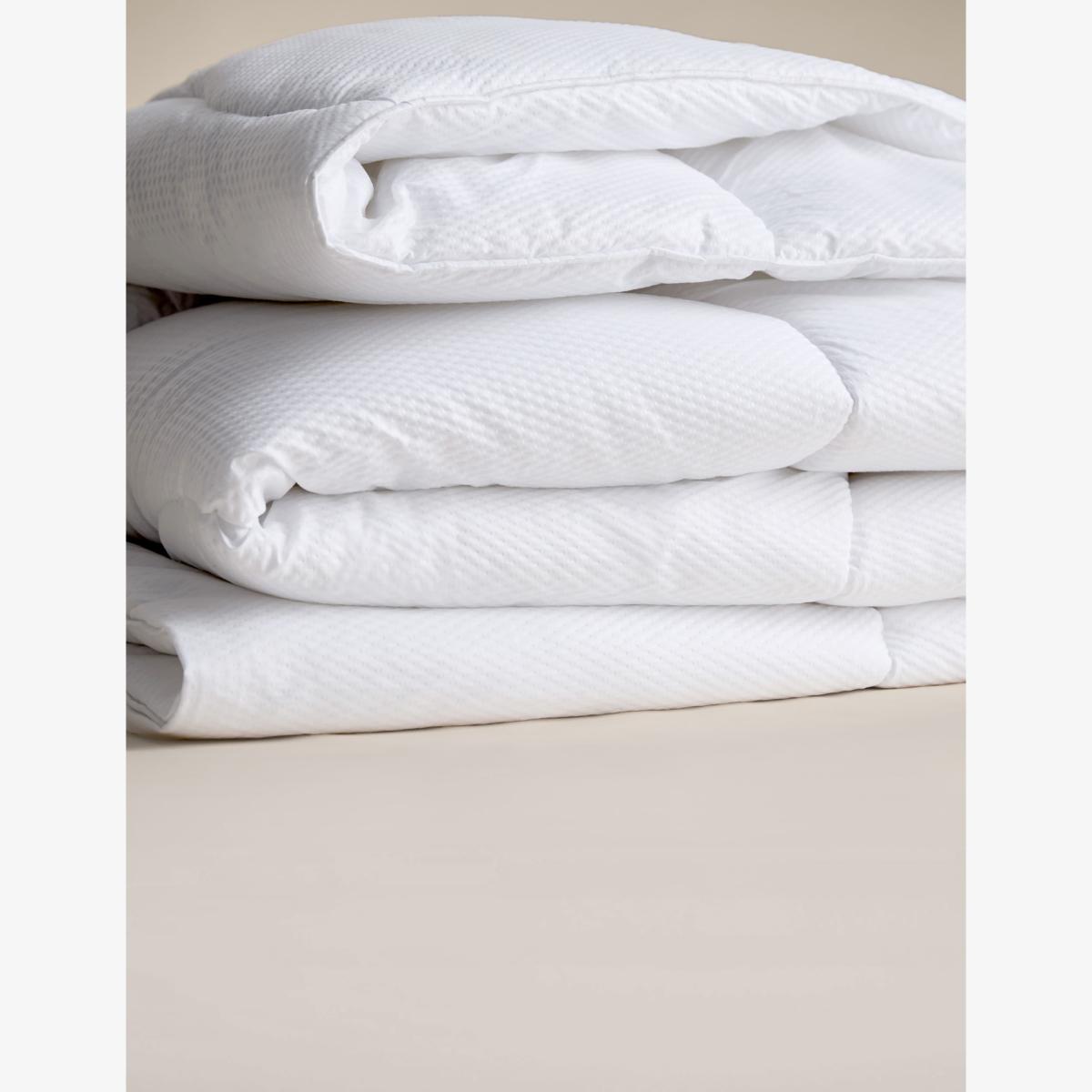 M&S Guest Essentials 10.5 Tog Duvet White – image 1