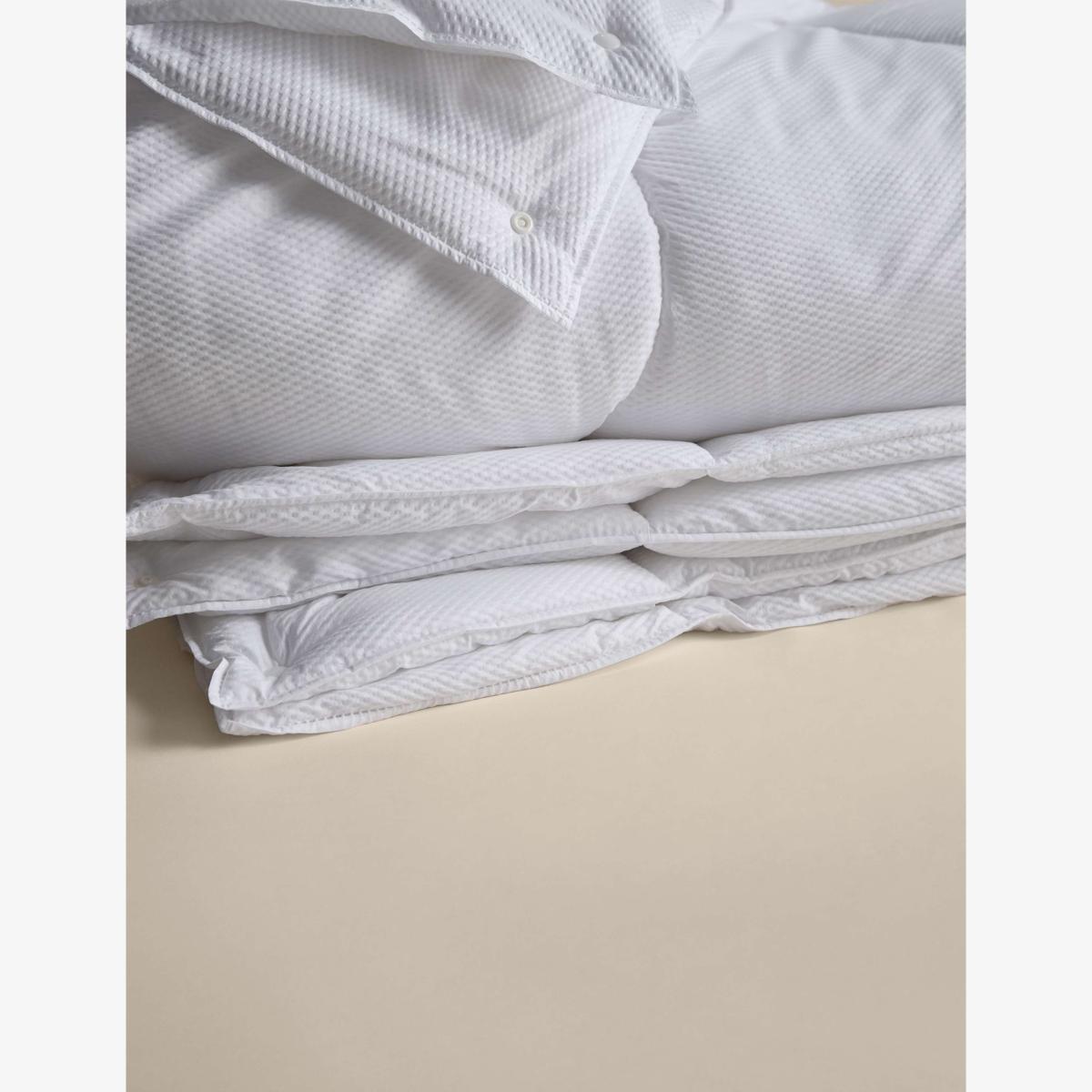 M&S Guest Essentials 18 Tog All Seasons 3-in-1 Duvet White – image 1